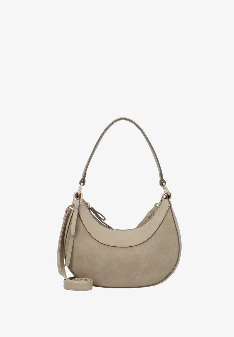 Borsa a tracolla in suede beige con dettagli in pelle liscia, design curvo, manico superiore e tracolla rimovibile. Presenta un branding sottile e un hardware minimale.