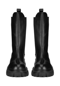 Czarne skórzane botki za kostkę z gładkim wykończeniem, elastycznymi panelami po bokach oraz teksturowanymi gumowymi podeszwami z wyraźnym bieżnikiem.