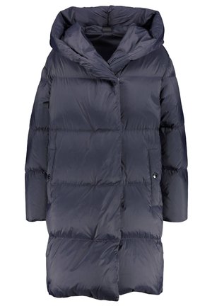 Mørkeblå lang dynejakke med stor hætte, lommer foran med trykknapper og vandret quiltning for isolering.