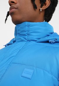 Urban Classics PULL OVER PUFFER  - Žieminė striukė - brightblue
