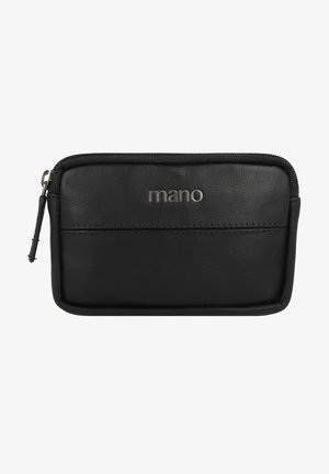 Portefeuille en cuir noir avec fermeture zippée, présentant un logo en relief et une couture horizontale sur le devant. Texture lisse, design compact.