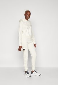 Guess STACIE HOODED  - Hættetrøje - dove white