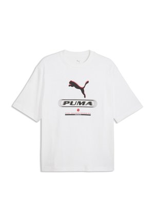 Hvid T-shirt med korte ærmer med sort og rødt Puma-logo og teksten "PUMA Advanced Technology Sportswear" foran.