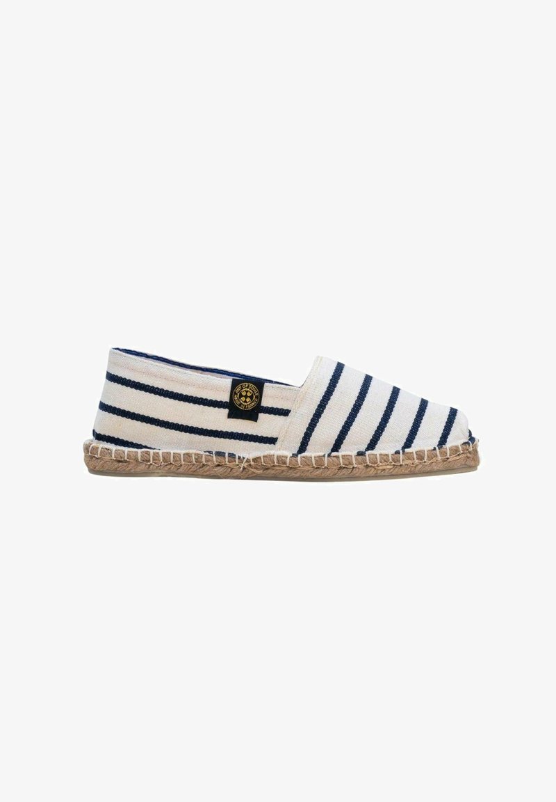 Espadrille en toile avec des rayures bleu marine et crème, bout rond, semelle en jute et accent de label noir sur le côté.