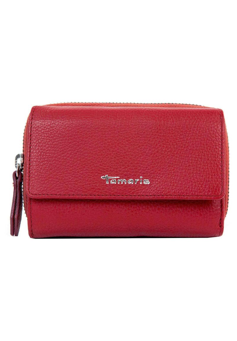 Portafoglio in pelle rossa con superficie texturizzata, chiusura a zip e dettagli del logo in argento. Presenta una forma compatta e rettangolare.