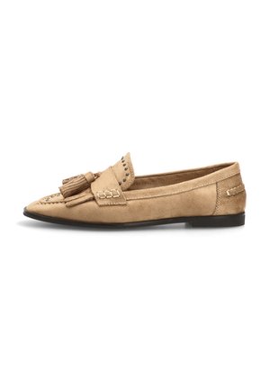 Mocasines de ante beige con punta afilada, flecos decorativos y acentos detachados. Suela plana y un forro interior suave para mayor comodidad.