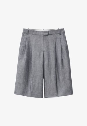 Grijze knielange op maat gemaakte shorts met riemlussen, voorplooien, zijzakken en een verborgen voorsluiting, weergegeven op een witte achtergrond.