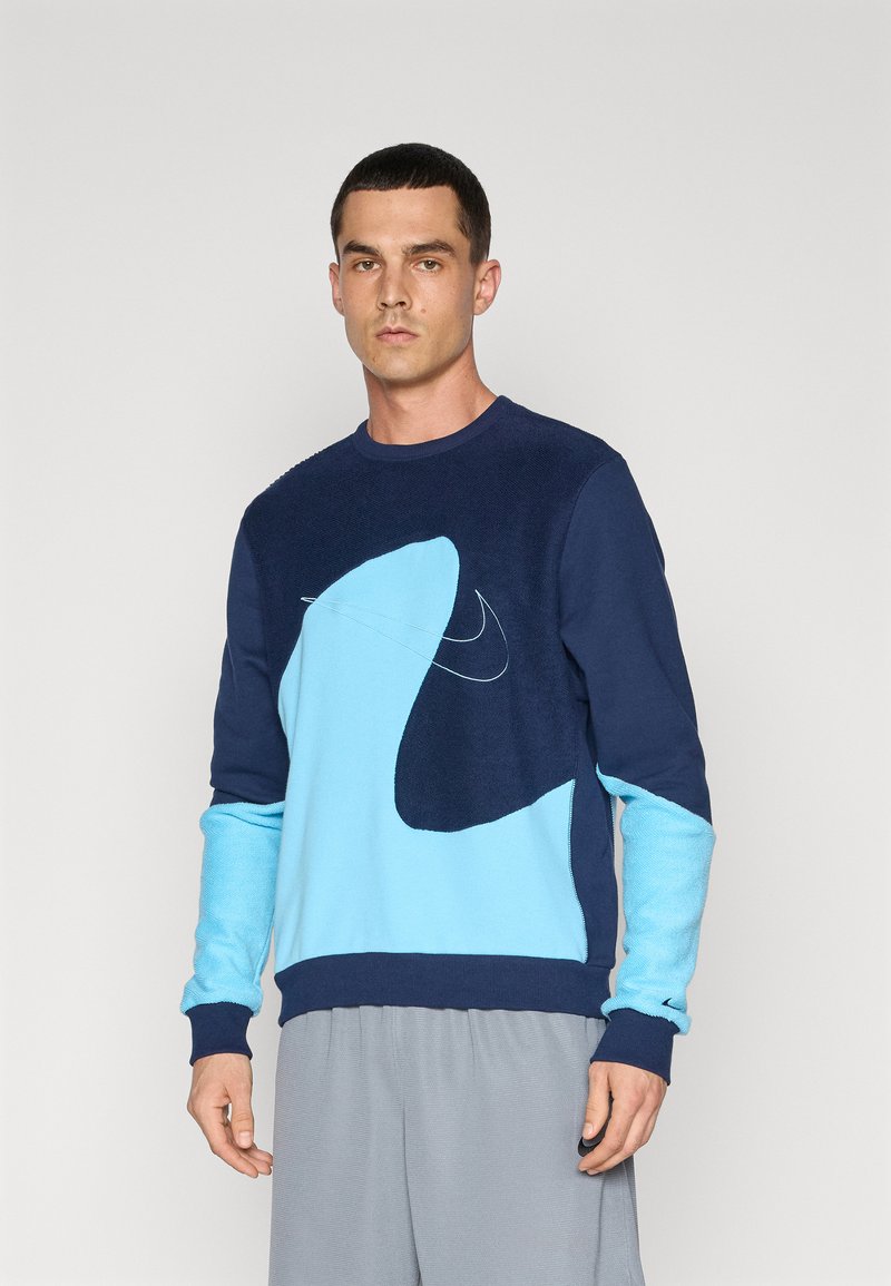 Sweatshirt azul marinho e claro com um grande design abstrato, punhos canelados e decote redondo, feito de tecido suave e texturizado.