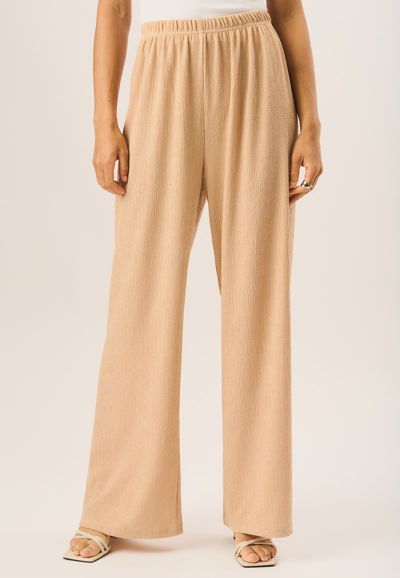 GINI LONDON TEXTURED PULL ON WIDE LEG - Trousers - camel