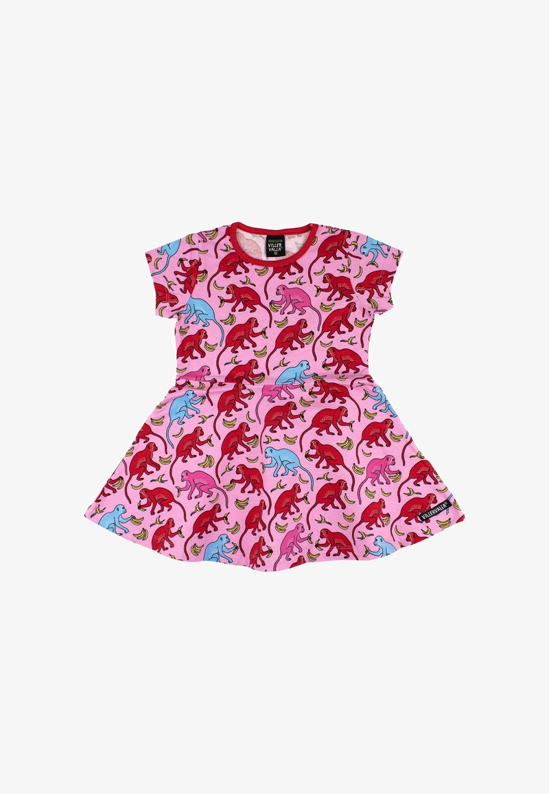 Różowa sukienka z krótkim rękawem ma zabawny wzór małp w kolorze czerwonym i niebieskim, z żółtymi bananami oraz rozkloszowanym krojem spódnicy.