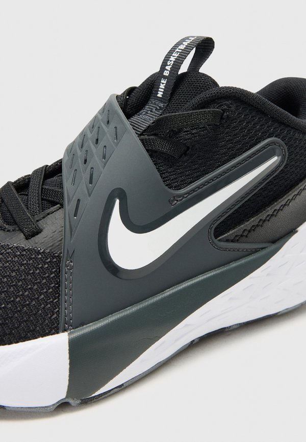 TEAM HUSTLE UNISEX – Basketballschuh