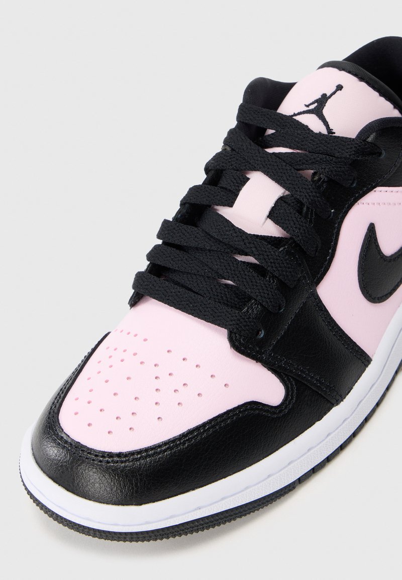 Jordan AIR JORDAN LOW Trainers pink foam/black/white/pink