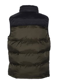 Kamizelka pikowana z czarną górną częścią i oliwkowo-zieloną dolną częścią. Posiada wysoki kołnierz oraz poziome pikowanie dla lepszej izolacji.