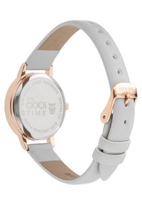 Uhr mit einem Gehäuse aus Edelstahl und roségoldenen Akzenten, ausgestattet mit einem hellgrauen Lederarmband und einem glatten, runden Zifferblatt.
