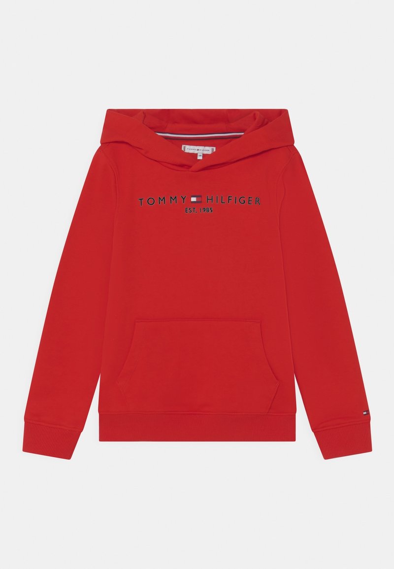 Sweat-shirt à capuche rouge avec poche avant, texte "Tommy Hilfiger EST. 1985" et logo brodés sur la poitrine.