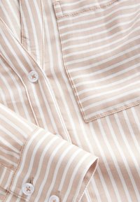 REGULAR FIT - Bluza s gumbima - neutral stripe