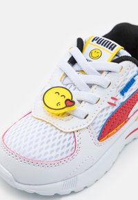Puma GRAVITON SMILEYWORLD - Sneakers basse - white/high risk red/vibrant yellow/royal blue