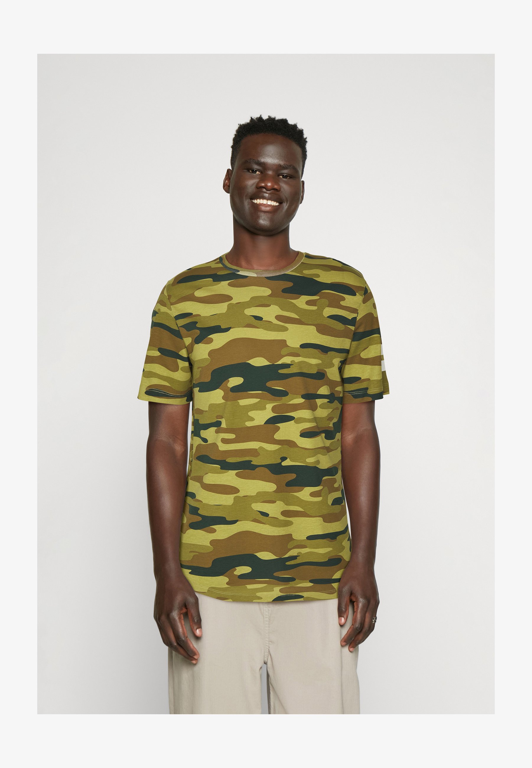 Brandit T-Shirt Uomo In Cotone - Maglietta Manica Corta Con Scollo A U - Stile Tactical Camo