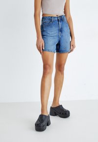 Lee - STELLA  - Denim shorts - facets of blue Thumbnail Image 1