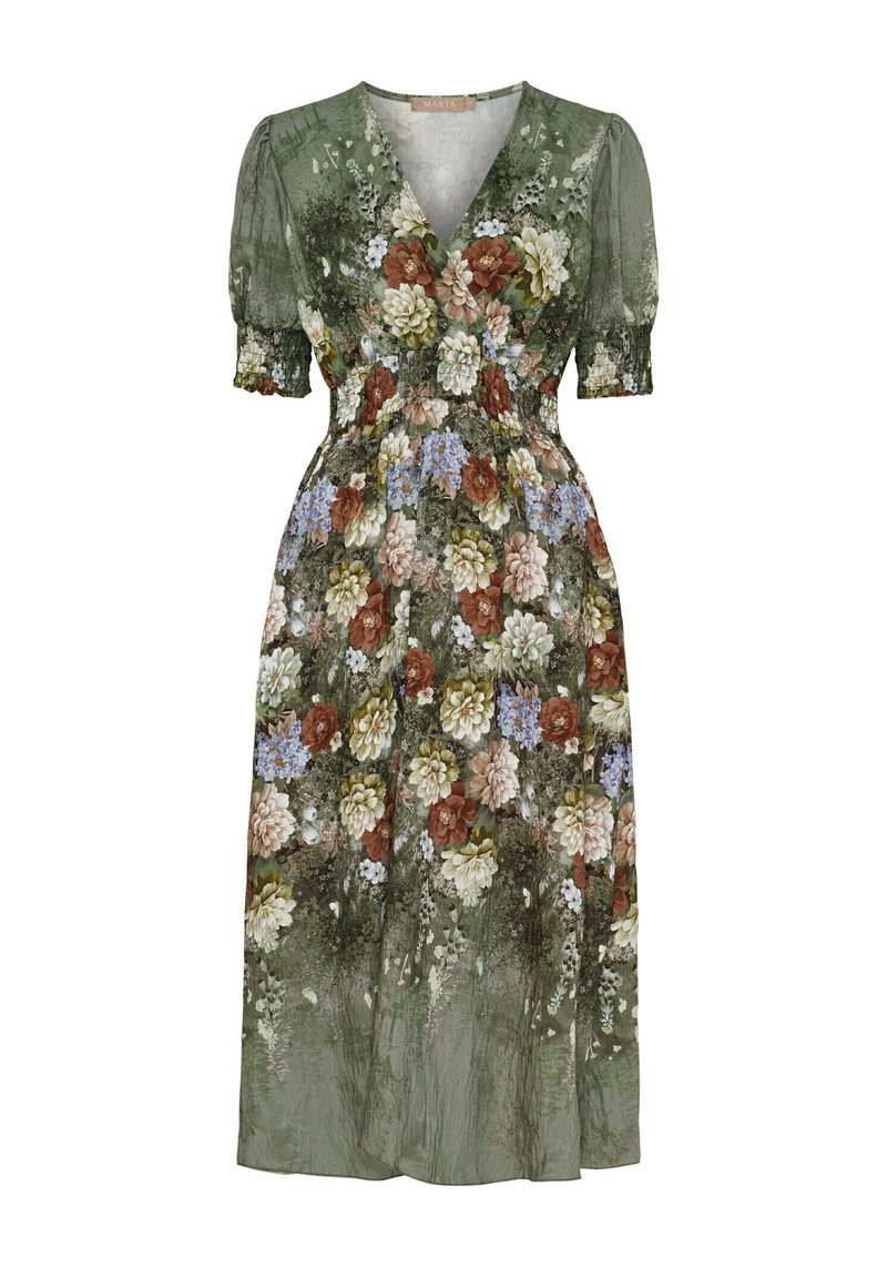 Blommig klänning i olivgrön med V-ringning och korta puffärmar. Har en blandning av rosor och andra blommor i kräm, blå och bruna nyanser.