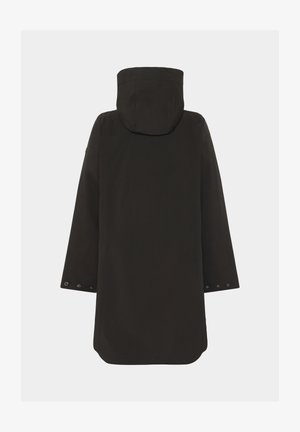 Schwarzer wasserdichter Mantel mit Kapuze, langen Ärmeln und Druckknopf-Akzenten an den Manschetten. Minimalistisches Design mit glatter Textur.