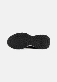 BOSS JONAH_RUNN_METH - Sportcipő - black
