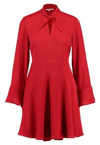 Rotes Kleid mit langen Ärmeln und einem Schleifenkragen. A-Linie mit schwingendem Rock und glatter Stoffstruktur, die einen leichten Glanz aufweist.