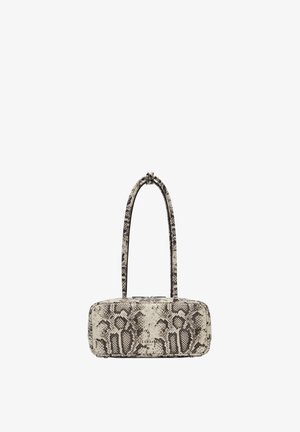 Rechteckige Schultertasche mit schwarzem und beigem Schlangenledermuster, langem, geschlungenem Tragegurt und Reißverschlussverschluss an der Oberseite.