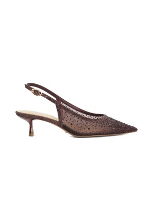 Chaussure à talon haut élégante en maille marron avec bout pointu, petits strass décoratifs et bride à boucle dorée.