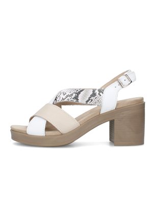 Sandalo beige e bianco con tacco a blocco e cinturini sovrapposti, inclusa una fascetta con stampa serpente e fibbia regolabile alla caviglia.