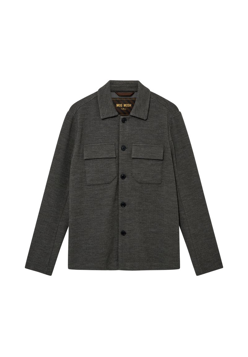Chaqueta abotonada gris oscuro con cuello, dos bolsillos en el pecho y botones negros. Confeccionada con un tejido texturizado que presenta un patrón sutil.