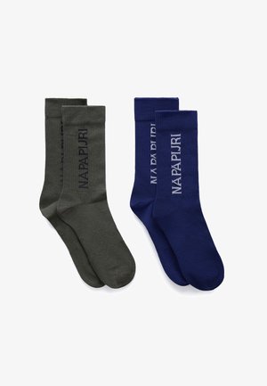 Dwie pary skarpetek za kostkę: jedna w kolorze ciemnoszarym, druga w granatowym, każda z pionowo nadrukowanym logo "NAPAPIJRI" na boku.