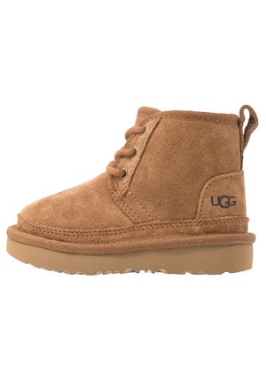 UGG NEUMEL - Nööritavad poolsaapad - chestnut
