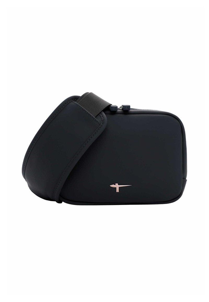 Melnas taisnstūrveida pleca soma ar gludu, matētu virsmu, dekorēta ar rozā zelta krāsas logotipu un regulējamu siksnu drošai nēsāšanai.