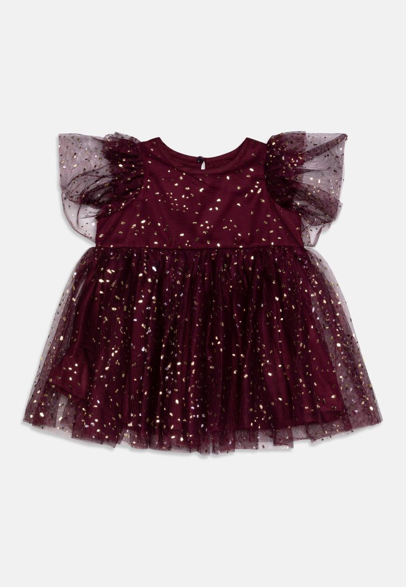 Bordo suknelė su prigludusia viršutine dalimi, trumpomis permatomomis pūstomis rankovėmis ir sluoksniuotu tiulio sijonu su aukso blizgučiais.