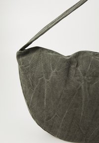Weekday WASHED UNISEX - Bevásárlótáska - dark khaki green