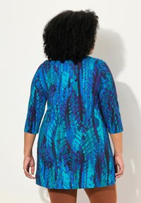 Ulla Popken ABSTRACT LEAF PRINT SWEETHEART NECKLINE - Maglietta a manica lunga - teal