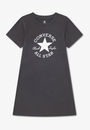 Robe gris foncé à manches courtes avec une étoile blanche et le texte "Converse Chuck Taylor All Star" au centre devant.