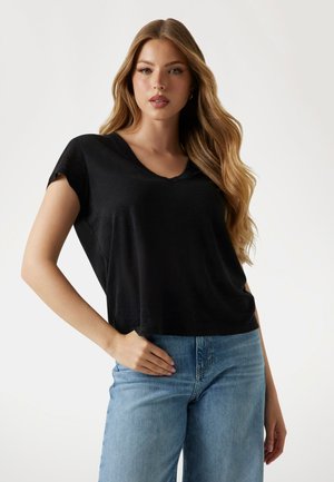 - T-shirt basic