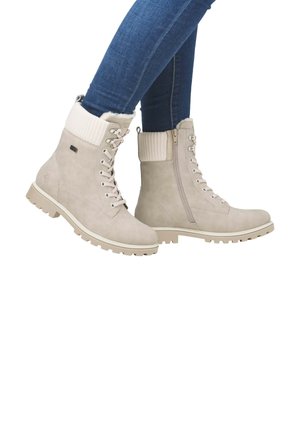 Helle beige Knöchelschuhe aus Wildleder mit einem gestrickten Kragen, Schnürung und seitlichem Reißverschluss sowie einer robusten Gummisohle.
