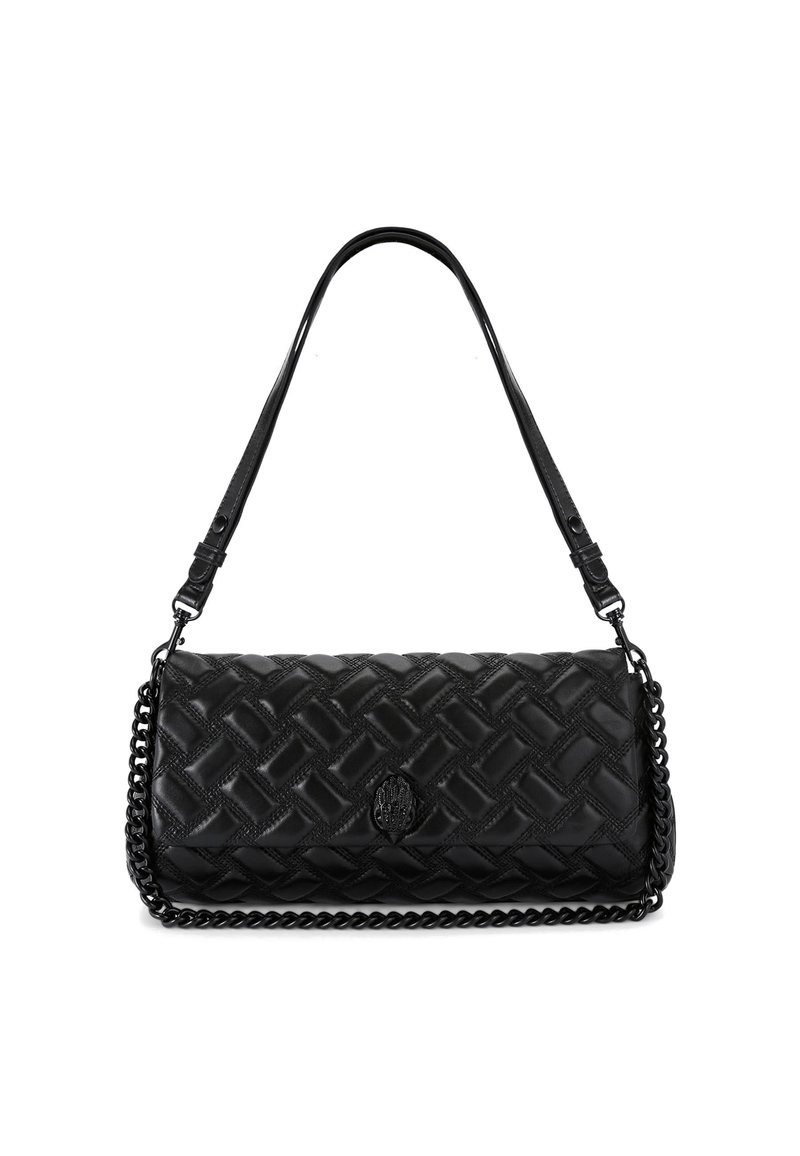 Borsa a spalla in pelle nera con texture intrecciata, manico a catena e tracolla. Presenta un logo centrale. Forma rettangolare, finitura lucida.