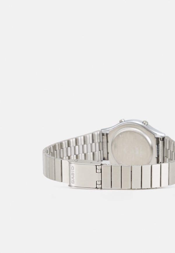 LA700 - Digital watch3