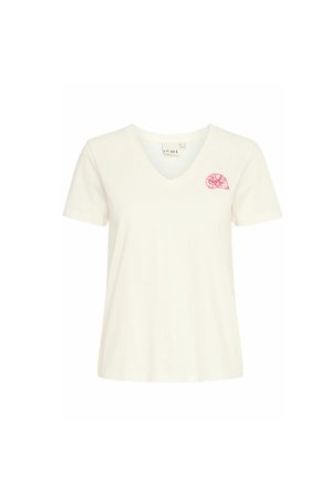 V-kauluksellinen valkoinen lyhythihainen T-paita, joka on valmistettu puuvillasta. Vasemmassa rinnassa on vaaleanpunainen simpukka-graafinen kuvio. Pehmeä tekstuuri ja rento istuvuus.