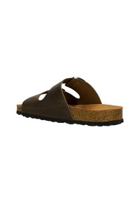 Sandalo in pelle marrone con design traforato, soletta in sughero e suola in gomma nera testurizzata. Presenta uno stile flat, open-toe e accenti minimi.