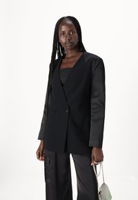 KARL LAGERFELD PANTS - Kapsáče - black