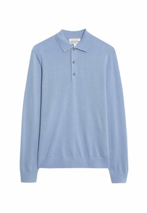 Jasnoniebieska koszulka polo z długim rękawem wykonana z miękkiej tkaniny, z kołnierzykiem, trzema guzikami i ściągaczami przy mankietach. Gładka faktura, minimalistyczny design.