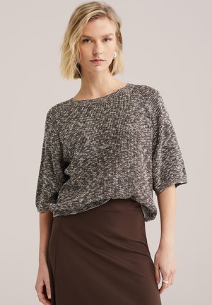 Svetrík - dark brown