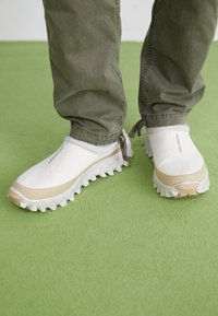 Vybráno, vanilla ice/almond milk/white pepper