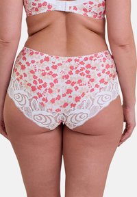 Lingerie a vita Alta con stampa floreale nei toni del rosa e della crema, caratterizzata da un bordo in pizzo bianco con motivi spiralati sui lati.