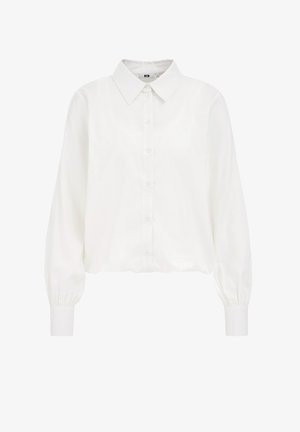 Valge, pikkade varrukatega blouse, millel on kraega kaelus, nööbid ees ja rüüs kedratud mansetid. Sile tekstuur ja veidi vabam lõige.